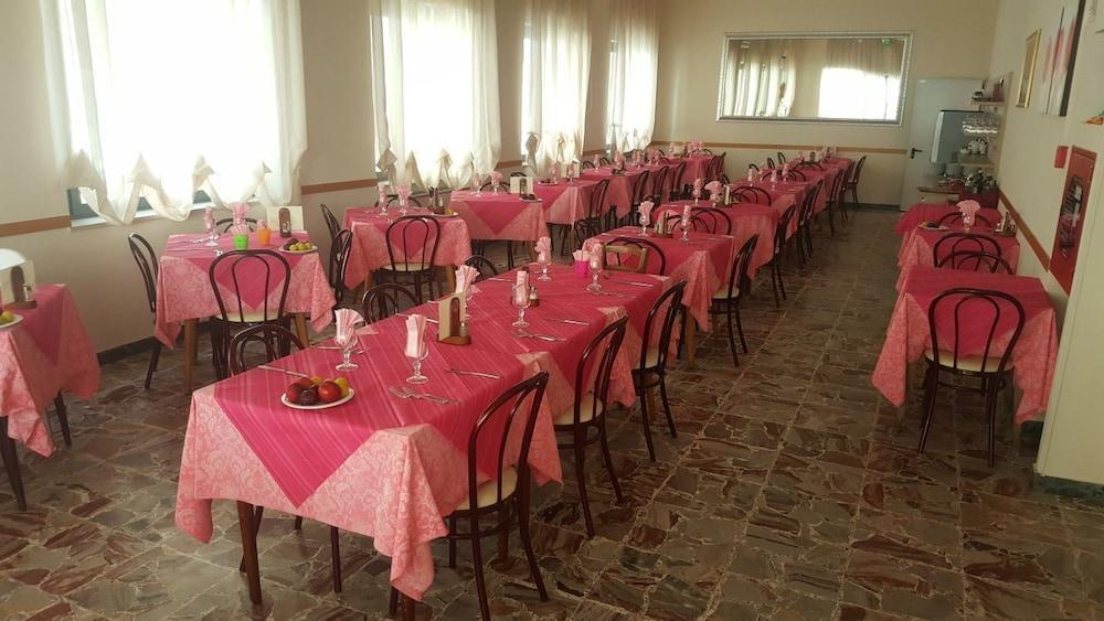Hotel Venere Римини Екстериор снимка