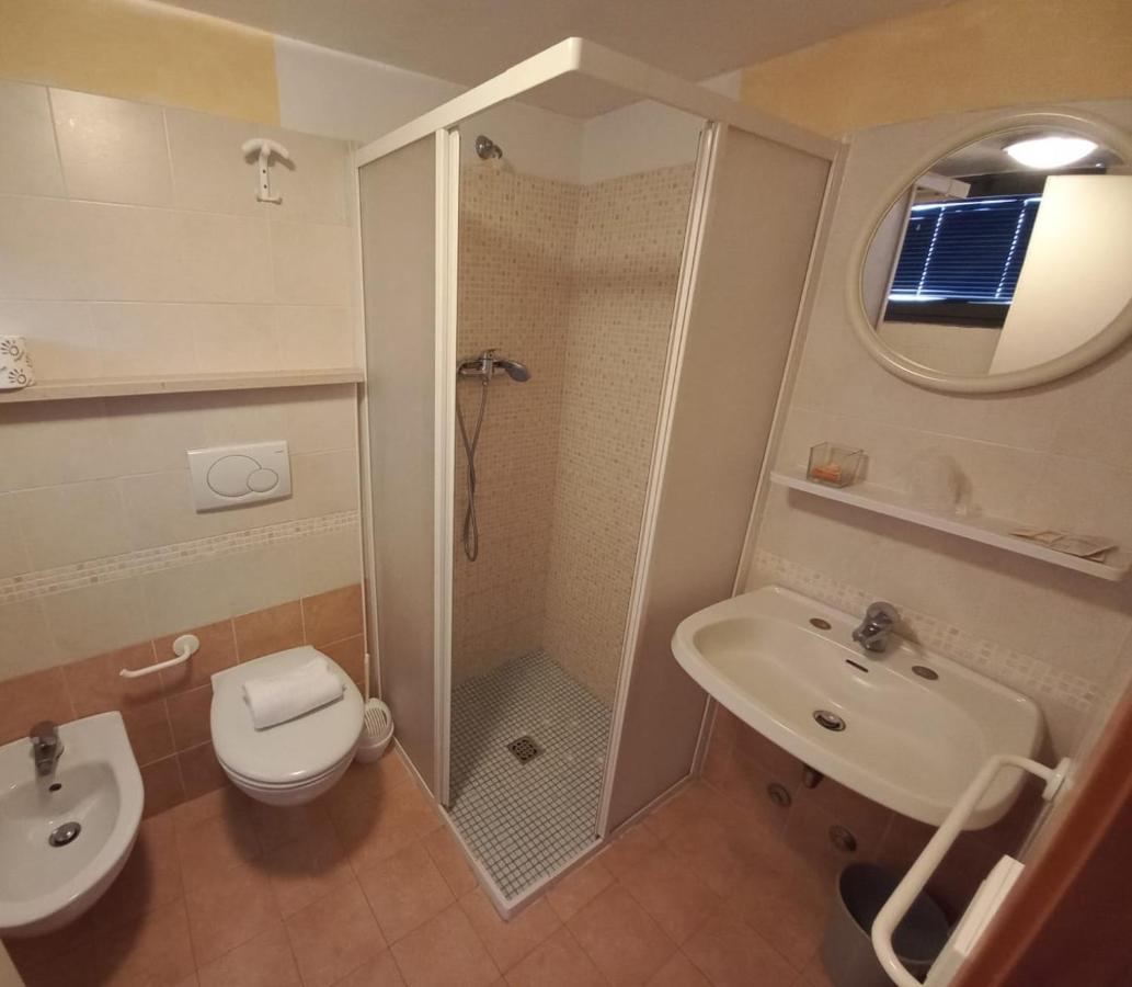 Hotel Venere Римини Екстериор снимка