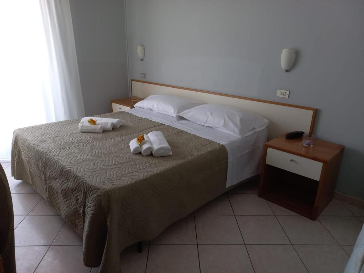 Hotel Venere Римини Екстериор снимка