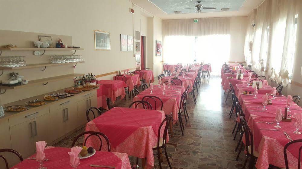 Hotel Venere Римини Екстериор снимка