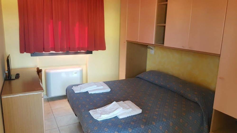 Hotel Venere Римини Екстериор снимка