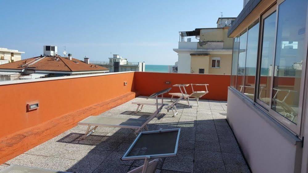 Hotel Venere Римини Екстериор снимка