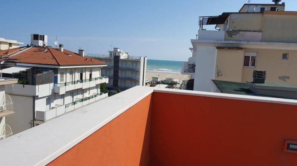 Hotel Venere Римини Екстериор снимка