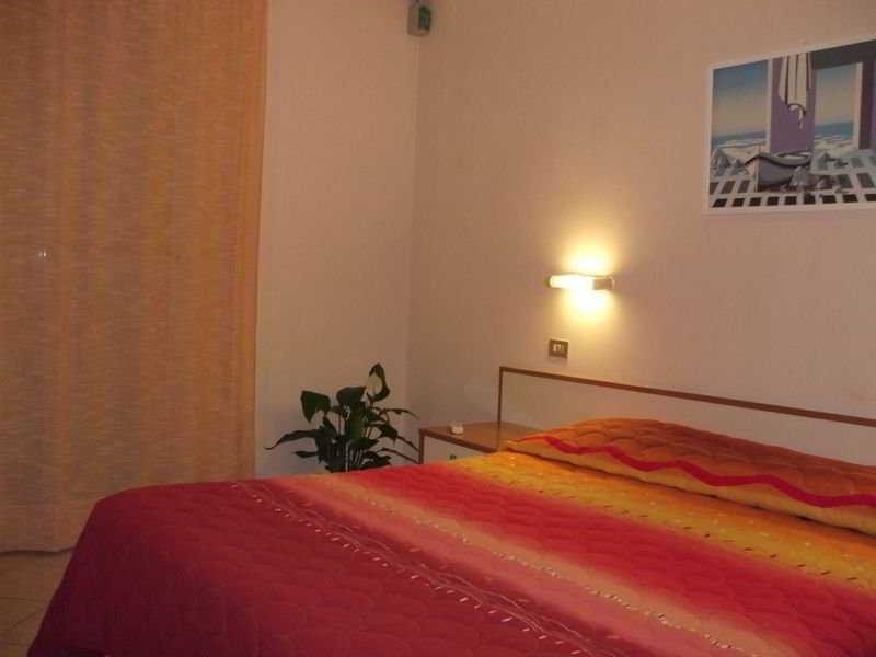 Hotel Venere Римини Екстериор снимка